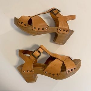 APC tan brown wood and leather clog sandals size 38